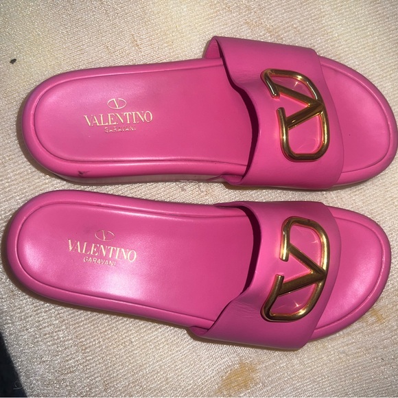 Valentino V logo  platform slides - Picture 3 of 6